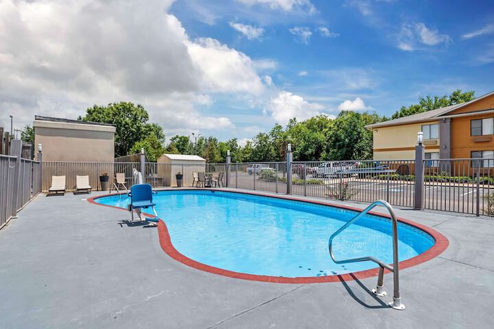 Pool 4 of 30