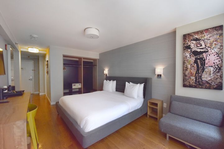 Room 13 of 69