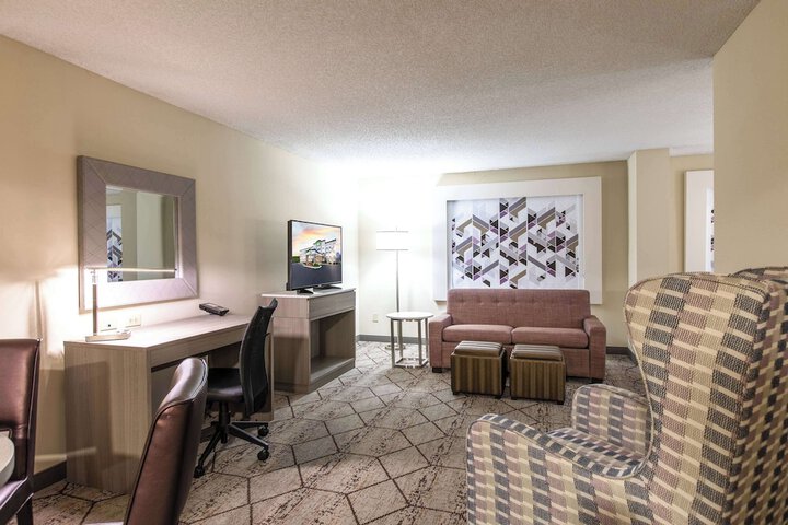 Wingate by Wyndham Charlotte Speedway / Concord