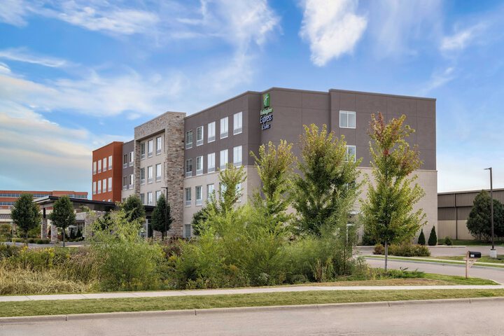 Holiday Inn Express & Suites Madison West - Middleton by IHG