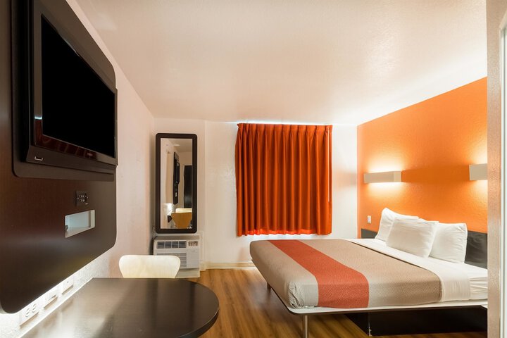 Room 28 of 46