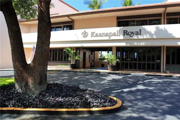 Kaanapali Royal #M101 - 2 Br condo by RedAwning