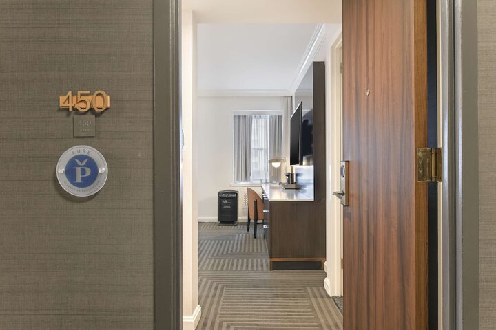 Room 28 of 125