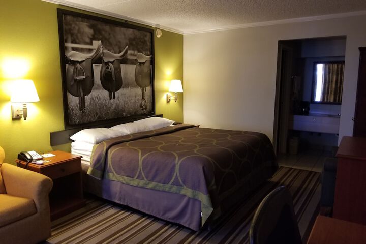 Super 8 by Wyndham Longview / North
