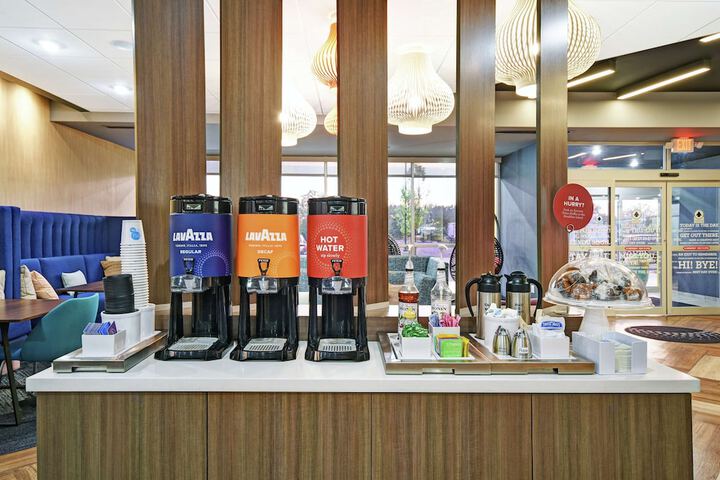 Breakfast/Coffee Service 24 of 35