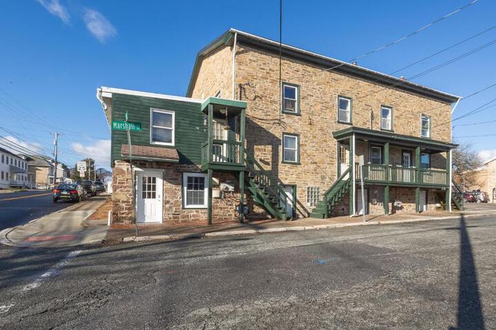 Cozy & Modern 3-Bed Retreat - 8 Mins to Bridge St