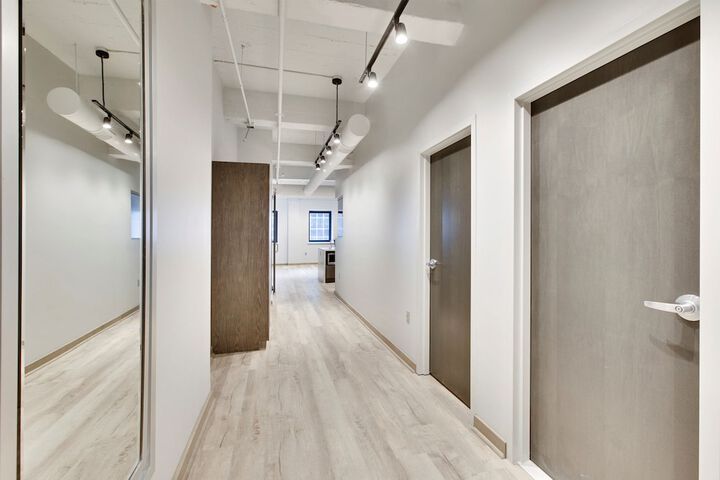 Ballroom/Hall 66 of 83