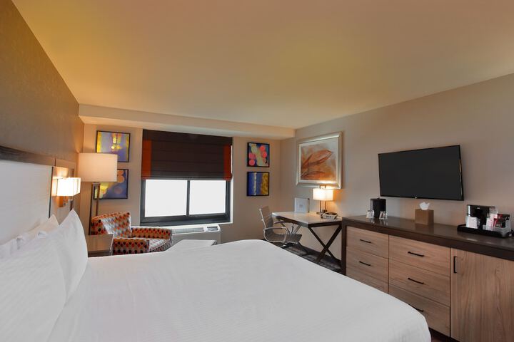 Room 7 of 33