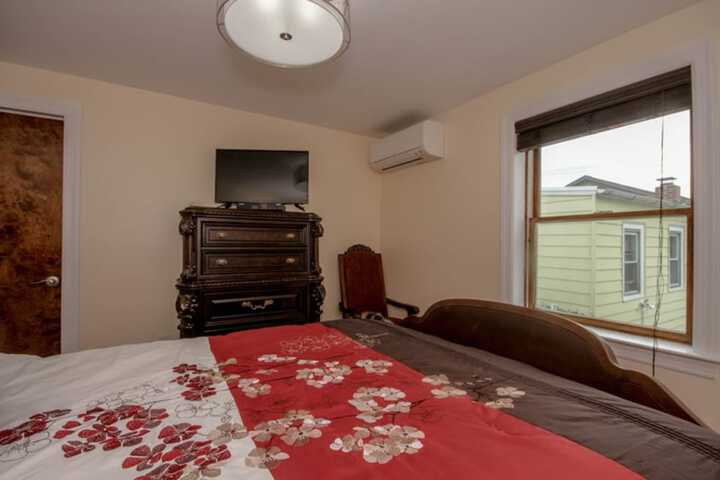 Room 10 of 32
