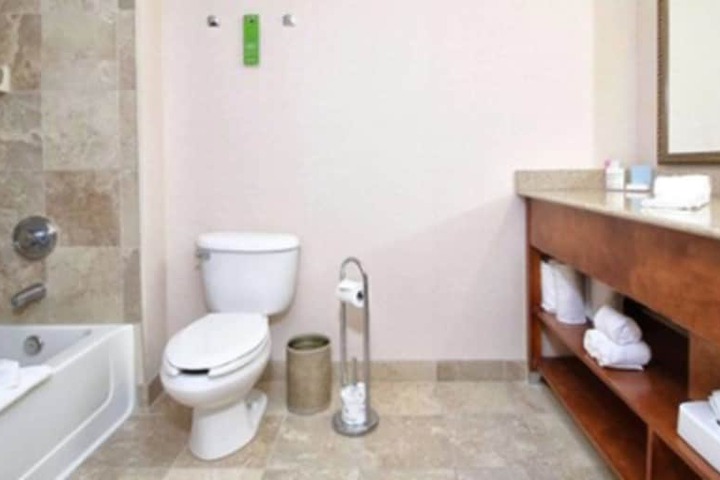 Room 32 of 48
