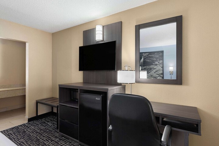 Room 28 of 58