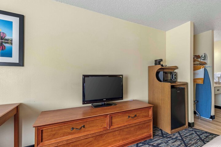 Room 13 of 24
