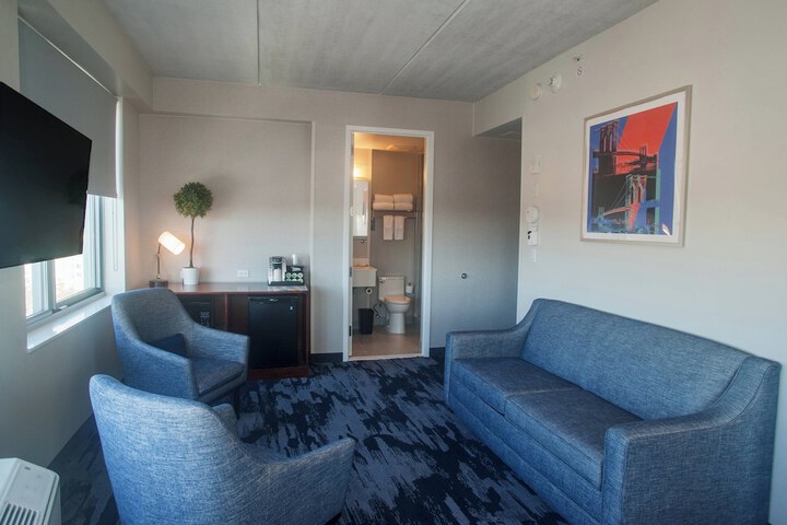 Room 37 of 61