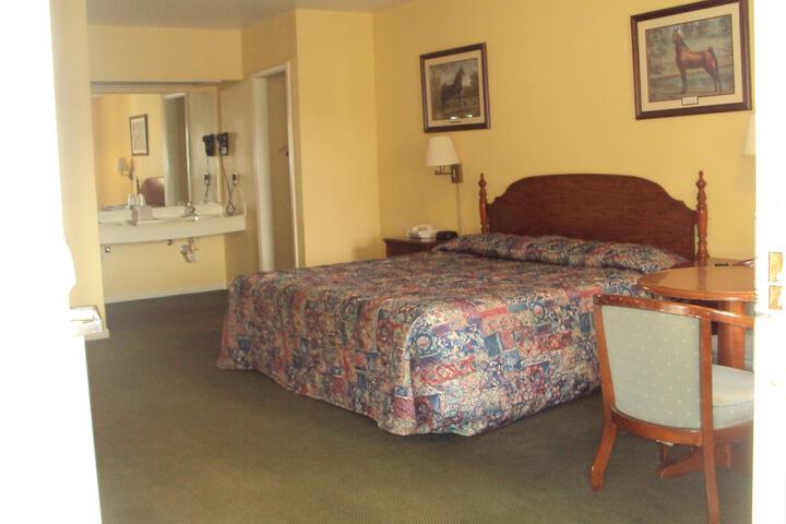 Room 14 of 32
