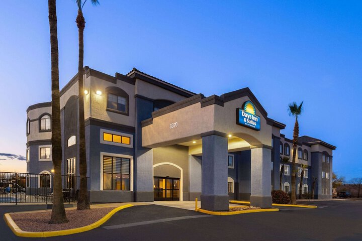 Hotel 2 of 143
