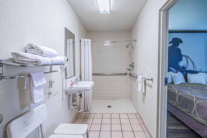 Room 7 of 27