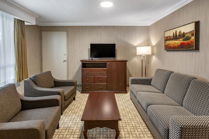 Room 27 of 35