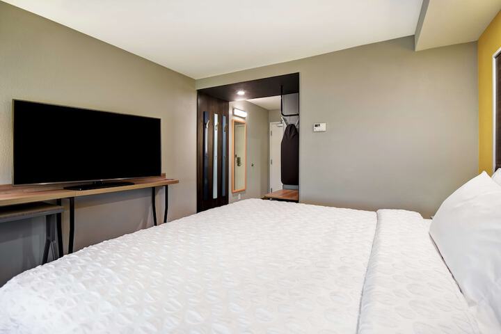 Room 17 of 32