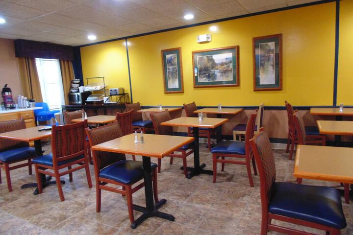 American Inn and Suites Houghton Lake