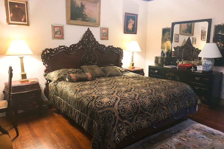 Room 6 of 8