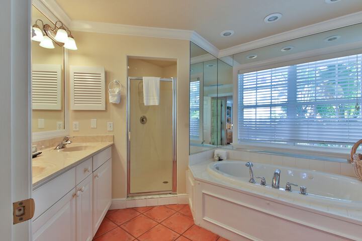 Tortuga Inn Beach Resort