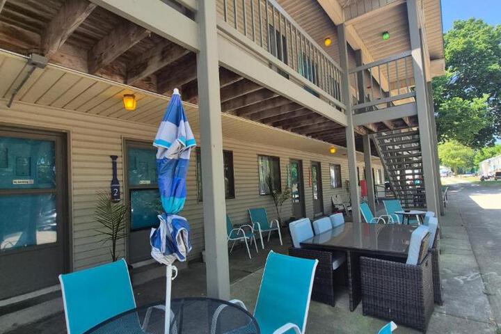 Lake Point Motel