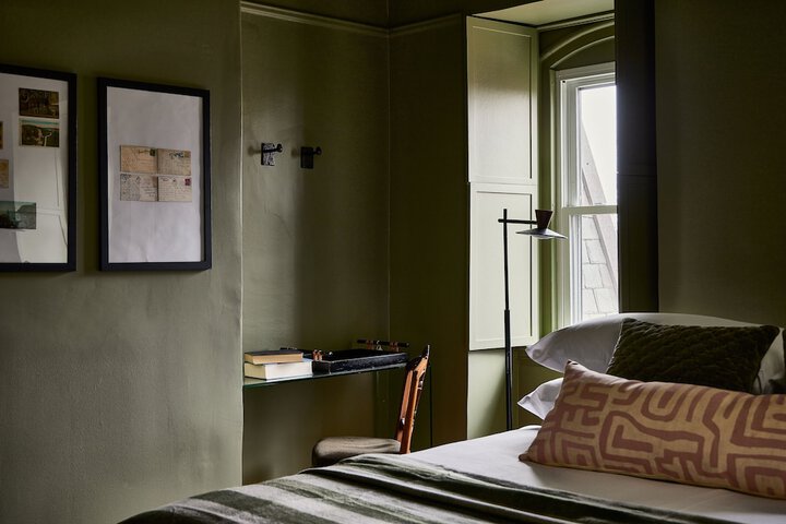 Room 13 of 33