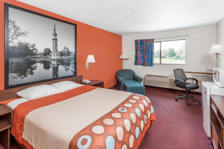 Super 8 by Wyndham Washington / Peoria Area