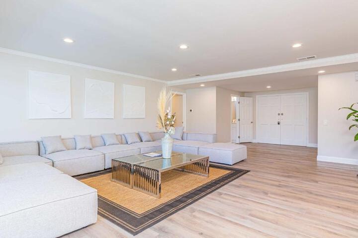 Single Level House with view and pool