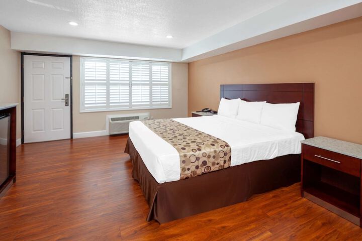 Room 7 of 23