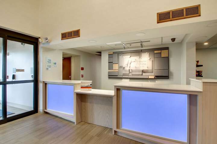 Holiday Inn Express & Suites Aurora - Naperville by IHG