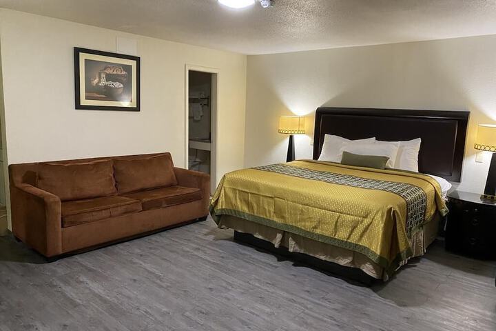 Room 9 of 19