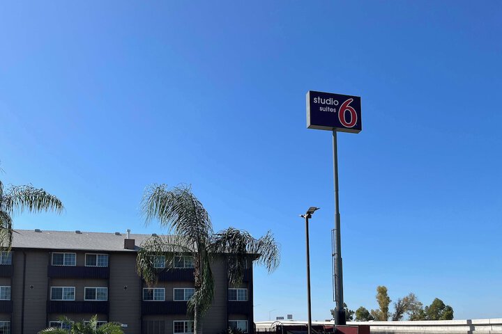 Studio 6 Suites Delano CA