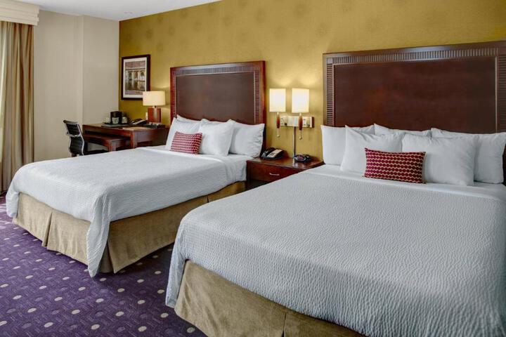 Courtyard by Marriott Kansas City Country Club Plaza