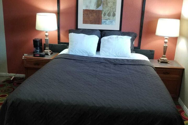 Room 9 of 15