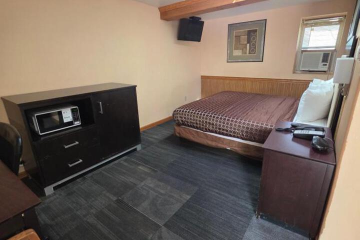 Greenway Motel