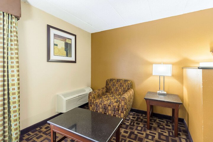 Room 12 of 33