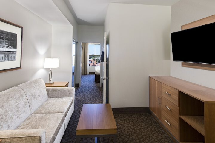Room 25 of 40