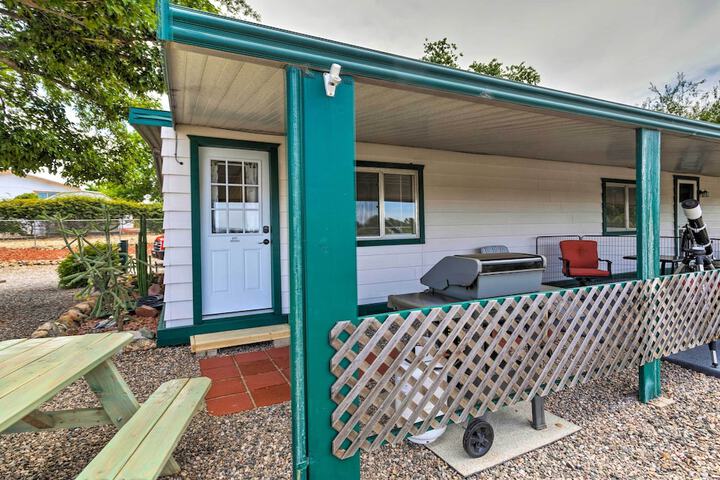 6 Mi to Old Town Panoramic Views: Cottonwood Gem!