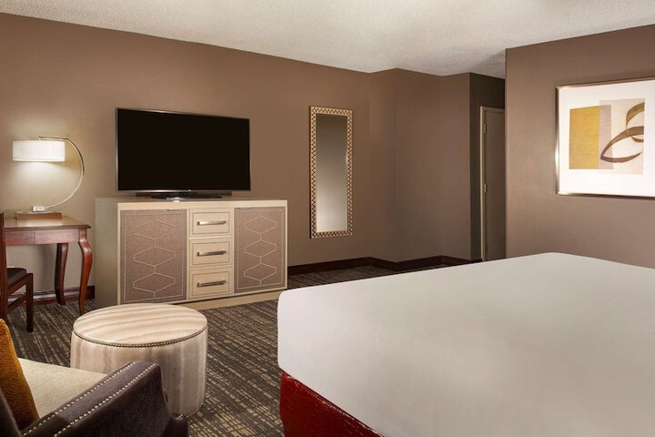 Room 27 of 76