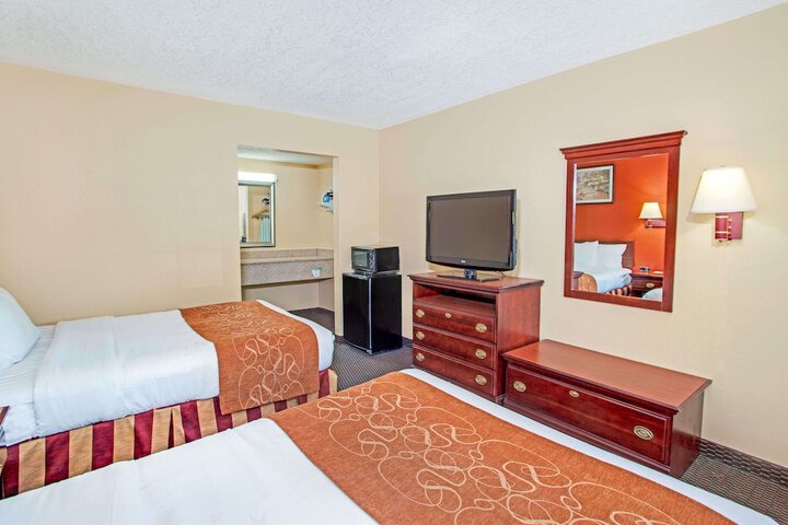 Room 12 of 16