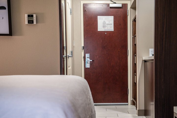 Room 53 of 158