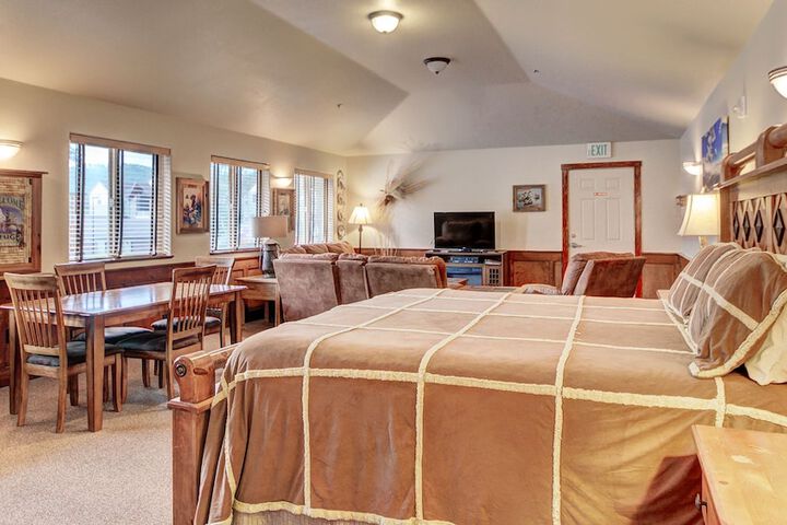 Eagle Fire Lodge & Cabins