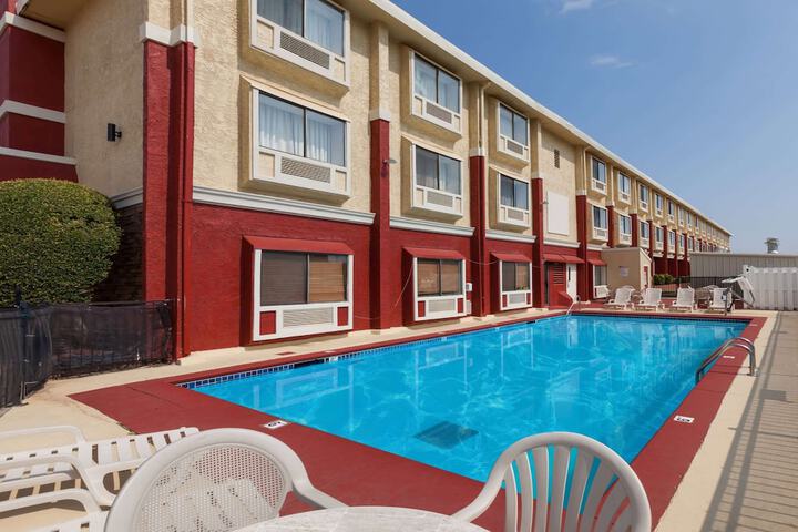 Pool 4 of 37
