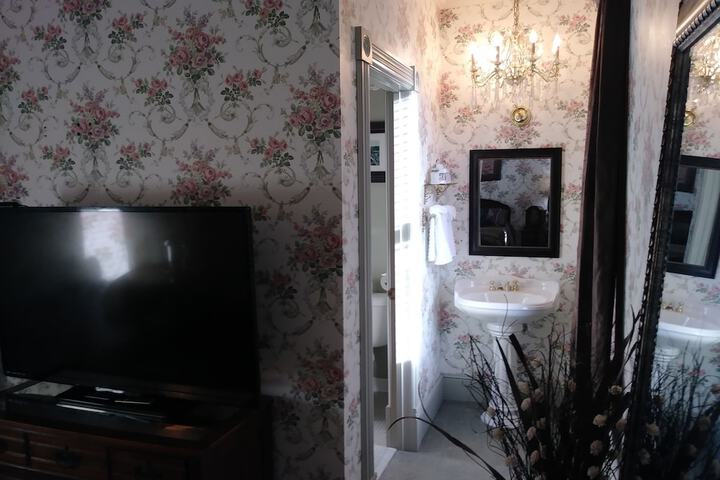 Room 33 of 60