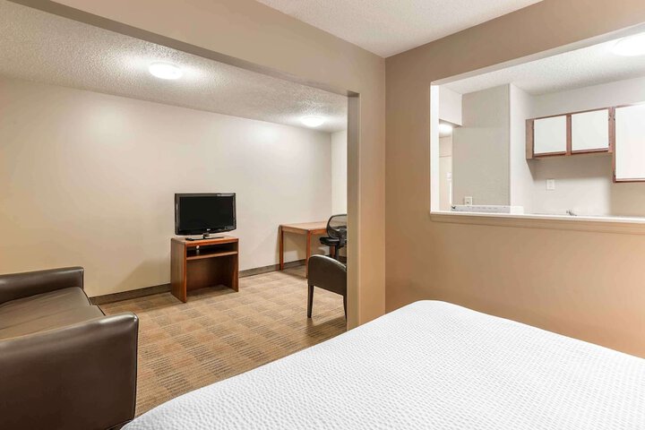 Room 9 of 33