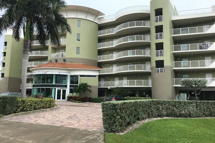 Crystal Palms Beach Resort