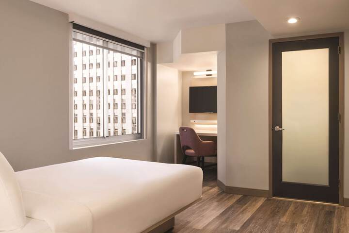 Room 50 of 96