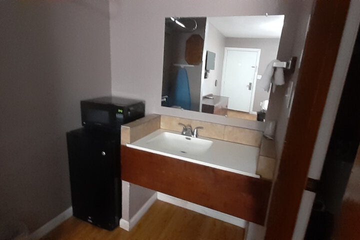 Room 7 of 16