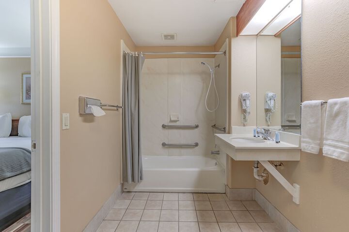 Shasta Pines Motel & Suites